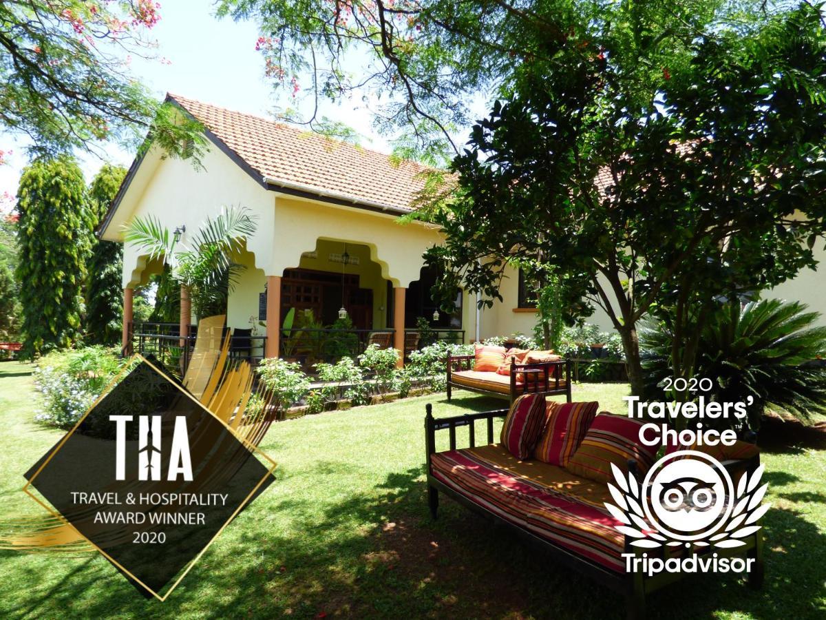 Bluemonkey Guesthouse Entebbe Exterior photo