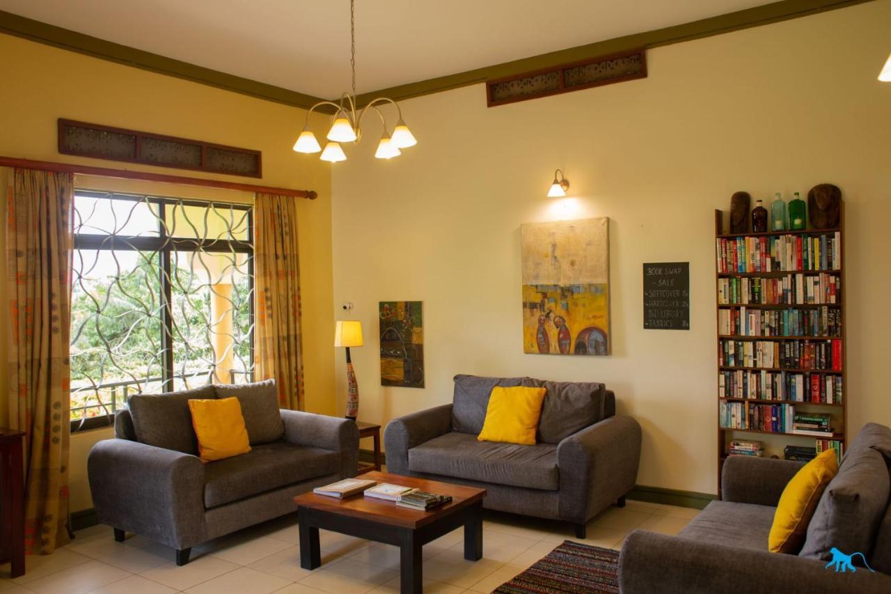 Bluemonkey Guesthouse Entebbe Exterior photo
