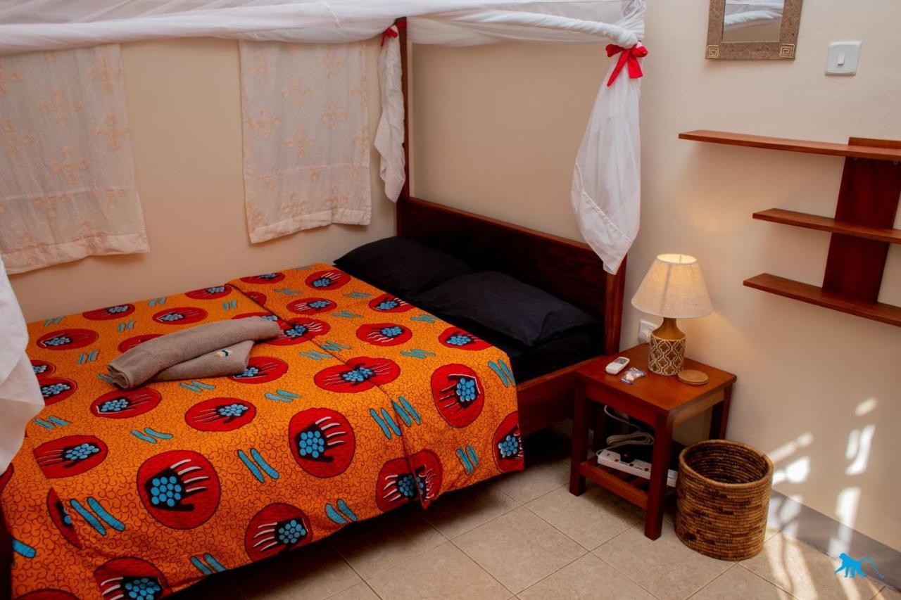 Bluemonkey Guesthouse Entebbe Exterior photo